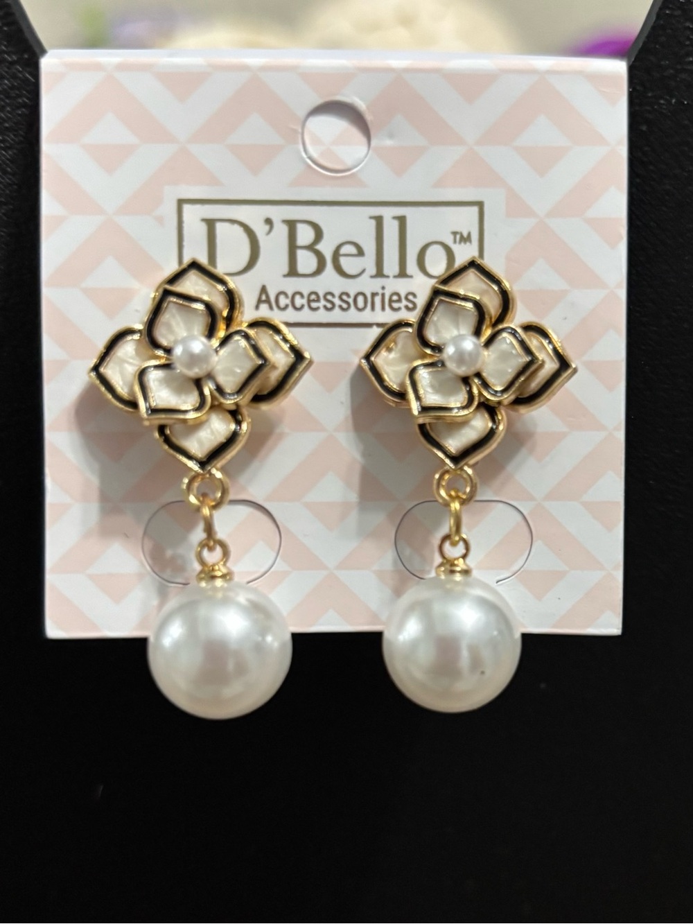 5/$25 (Pick 5 items for $25 Labeled) Goldtone Floral FauxPearl Drop Earrings